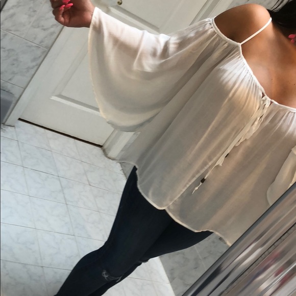 Last 1! COLD SHOULDER & BELL SLEEVE TOP - Picture 4 of 6